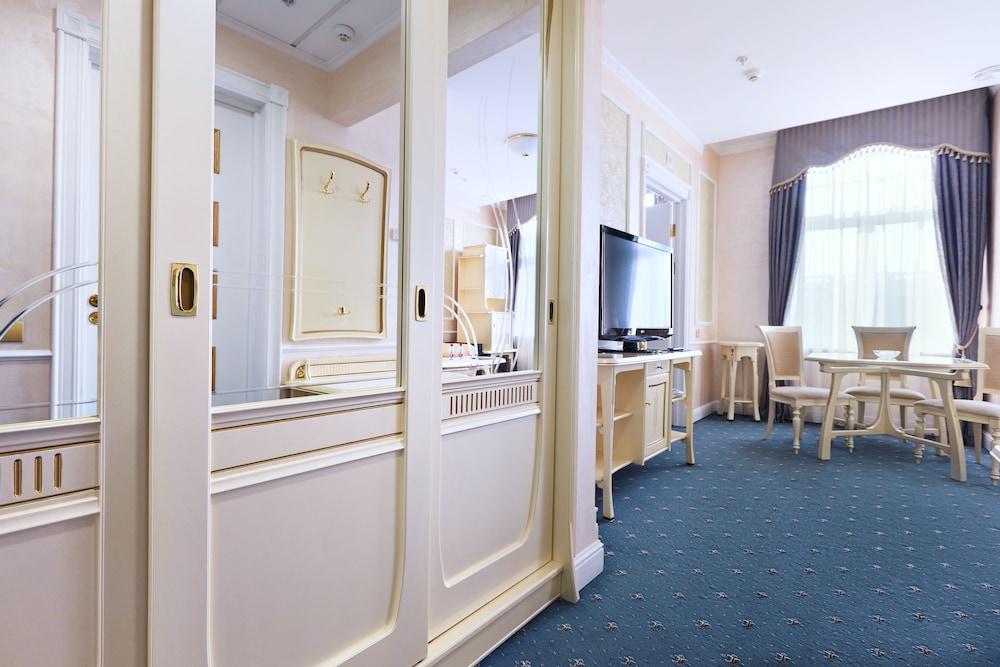 Europe Hotel ミンスク エクステリア 写真