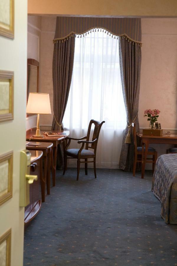 Europe Hotel ミンスク エクステリア 写真
