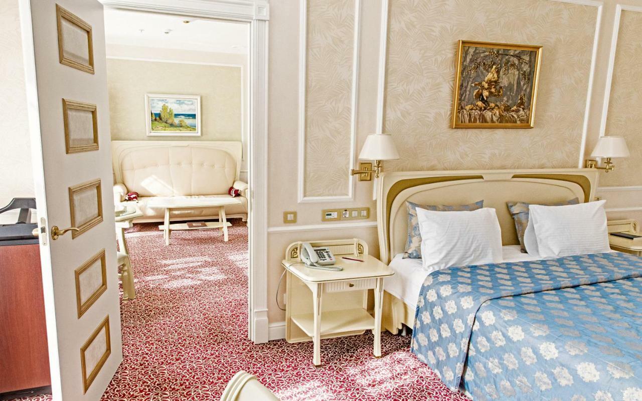 Europe Hotel ミンスク エクステリア 写真