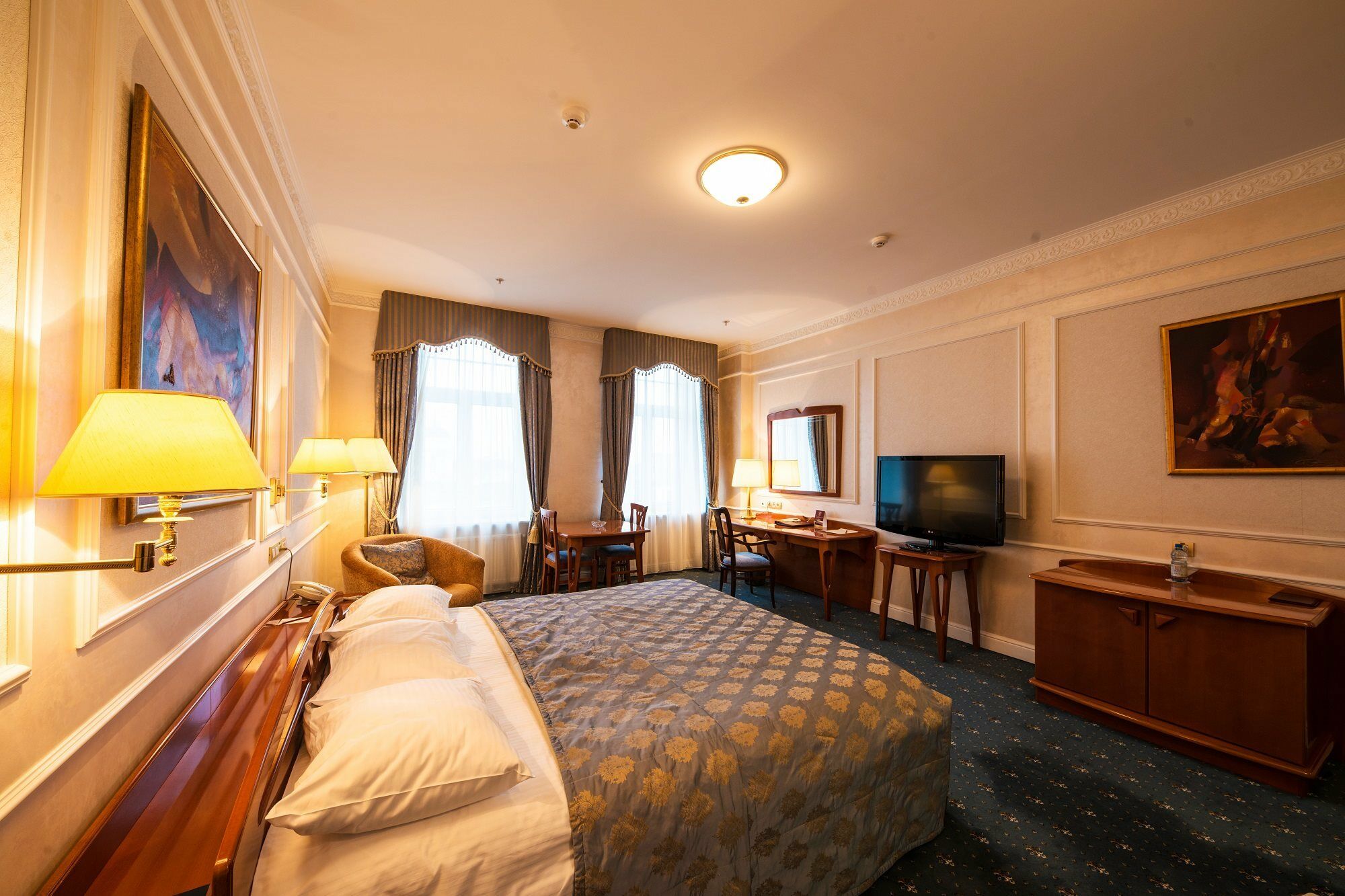 Europe Hotel ミンスク エクステリア 写真